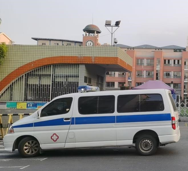 文安救护车出租护送骨折病人一公里多少钱